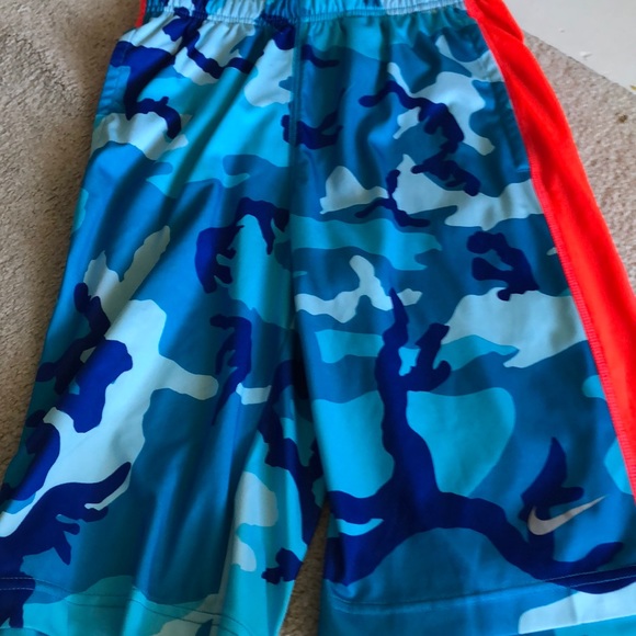 Nike boys shorts - Picture 1 of 1